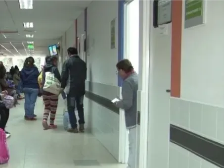 cobro-extranjeros-hospitales-publicos-la-argentinajpg